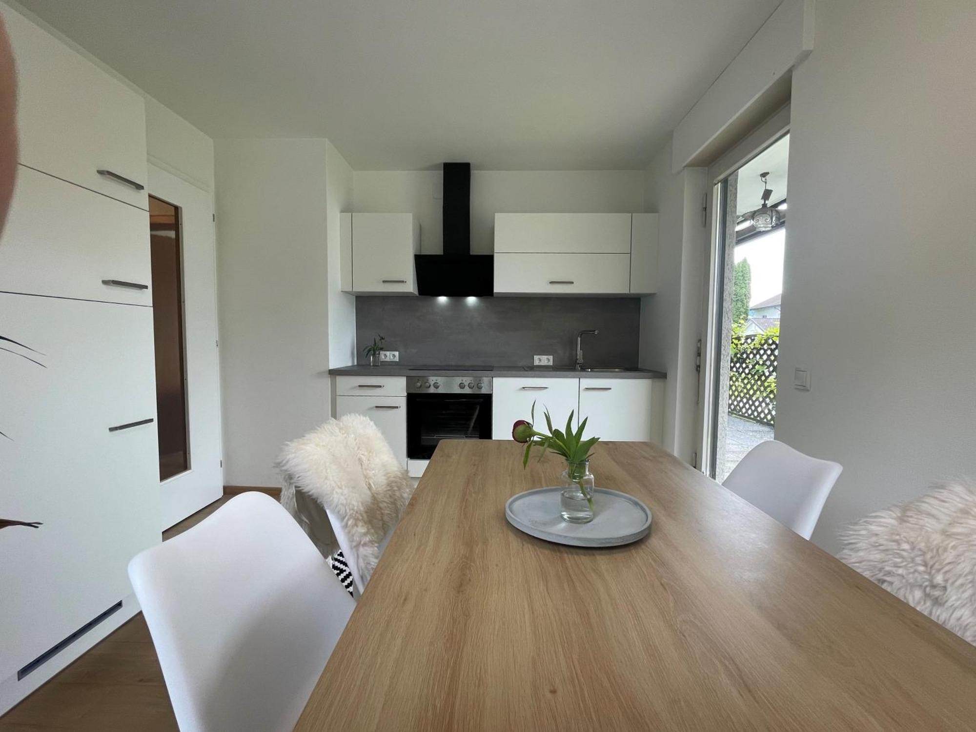 Crown Living Design Apartment - 2 Schlafzimmer - Kueche - Gratis Parkplatz - Abstellraum Fuer Fahrraeder/Ski Mader المظهر الخارجي الصورة
