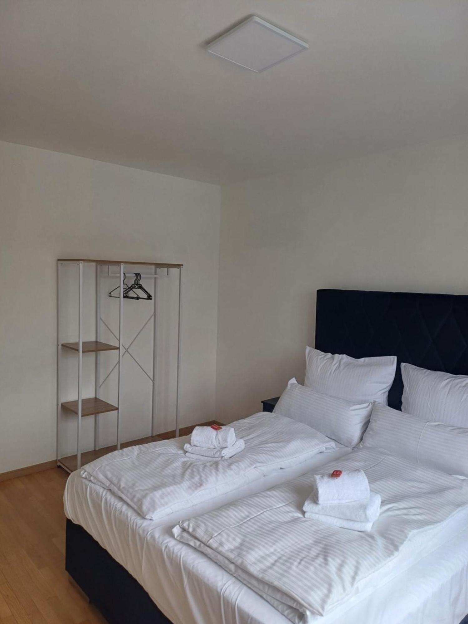 Crown Living Design Apartment - 2 Schlafzimmer - Kueche - Gratis Parkplatz - Abstellraum Fuer Fahrraeder/Ski Mader المظهر الخارجي الصورة