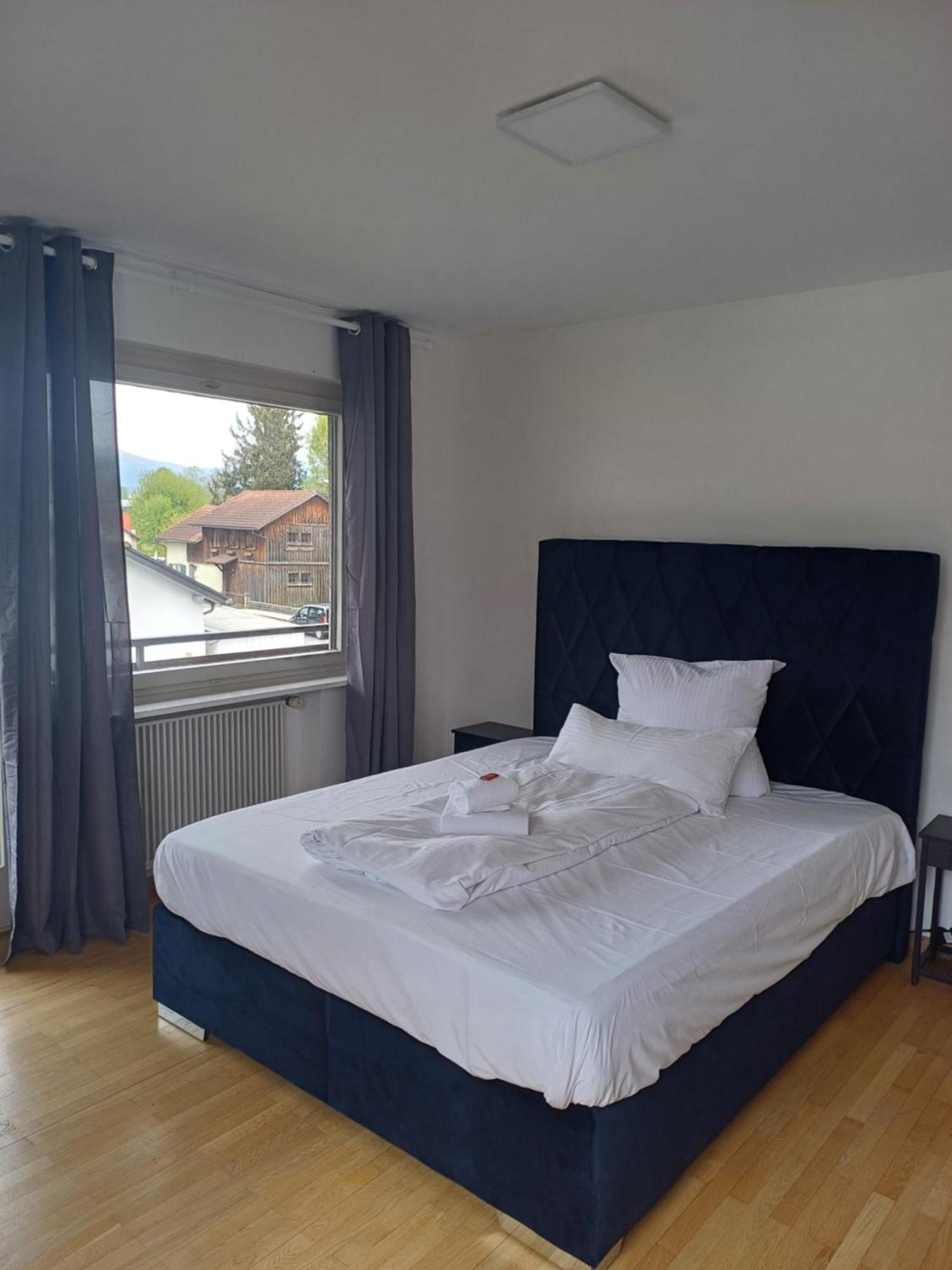 Crown Living Design Apartment - 2 Schlafzimmer - Kueche - Gratis Parkplatz - Abstellraum Fuer Fahrraeder/Ski Mader المظهر الخارجي الصورة