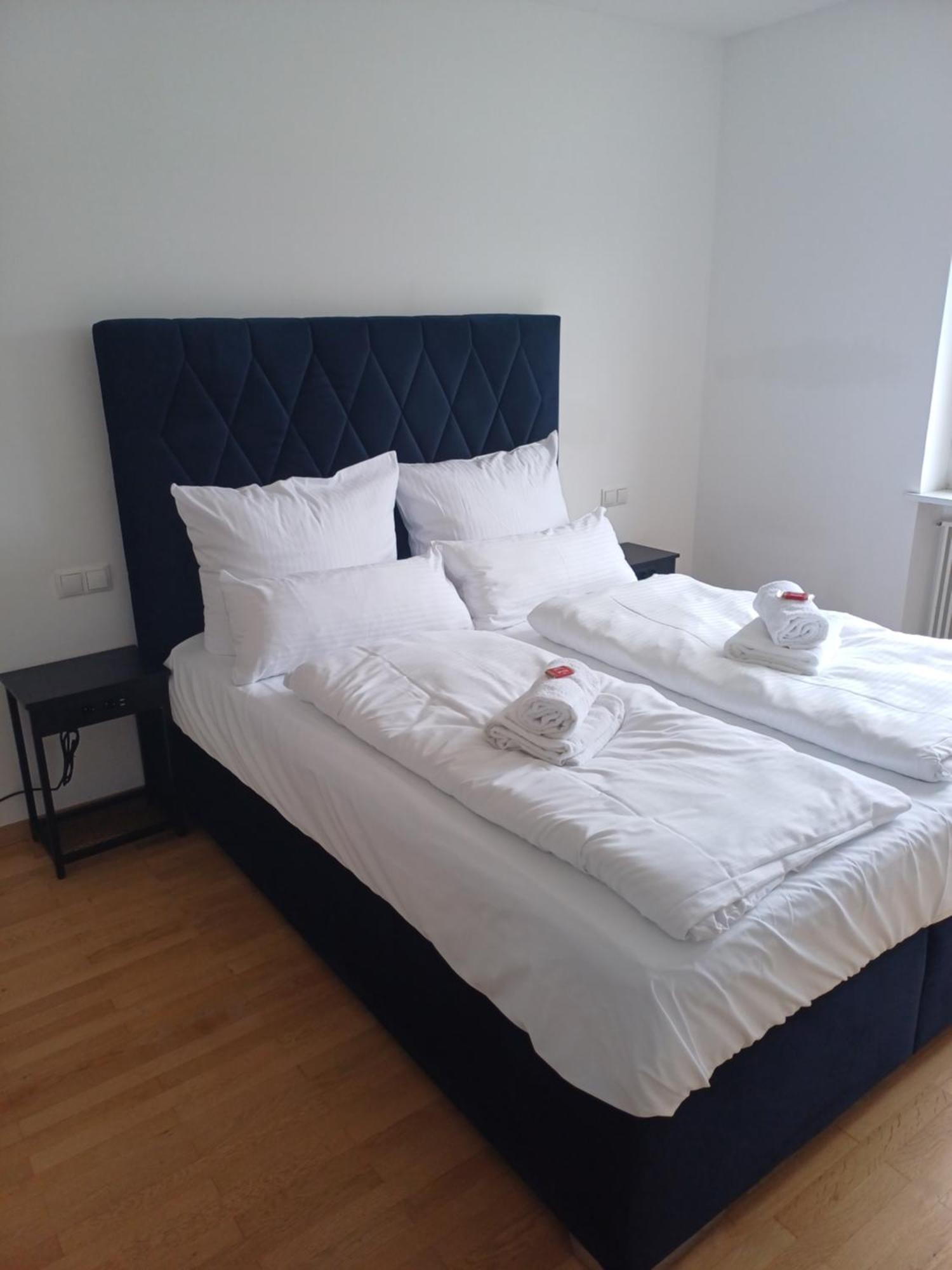 Crown Living Design Apartment - 2 Schlafzimmer - Kueche - Gratis Parkplatz - Abstellraum Fuer Fahrraeder/Ski Mader المظهر الخارجي الصورة
